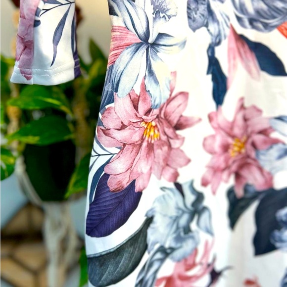 Ladies beautiful floral spring summer dress - Picture 2 of 11